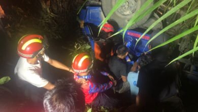 Dinas Damkar dan BPBD Evakuasi Sopir Truk Tangki BBM Terjepit