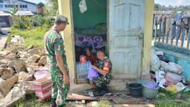 Kodim 1013 Muara Teweh Bantu Nenek Lansia Sebatang Kara