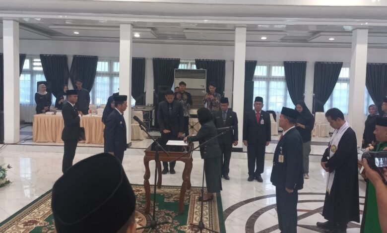 Pj Bupati Barito Utara Lantik 2 Pejabat Baru