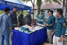 Penyelundupan Sepatu Bekas dari Tawau gagal, Puluhan Pasang Sepatu Ternama disita