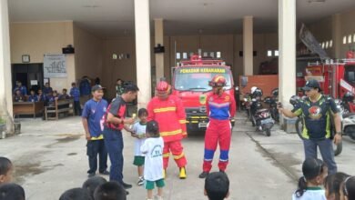Anak-Anak TK Kartika Belajar tentang Pemadam Kebakaran