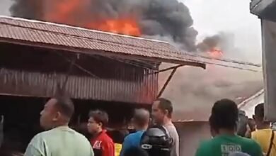 Dua Rumah Warga di Selat Hulu Kapuas Terbakar