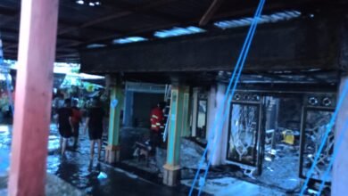 Kebakaran menghanguskan rumah 2 kepala keluarga di Kapuas