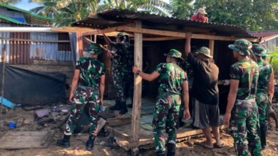 Marinir Bedah Rumah Warga Kurang Mampu
