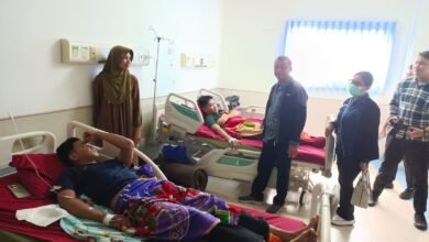 Jenguk Pasien Keracunan, Jufriansyah Beri Semangat dan Bantuan