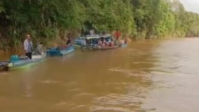 Pensiunan Guru Hilang di Sungai Samba, Cesnya Ditemukan Terbalik