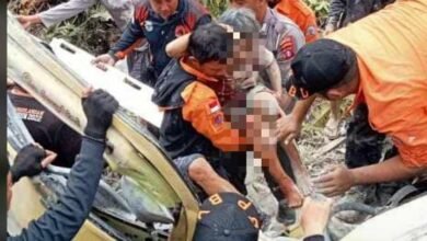 Truk Muatan Material Bangunan Tabrak Tebing, 2 Tewas 1 Luka Berat