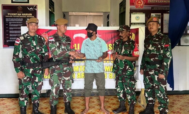 Warga Serahkan Senjata Rakitan ke Satgas Pamtas