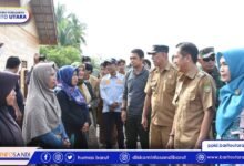 Pj Bupati Barito Utara Tinjau Lokasi Banjir, Serahkan Bantuan dan Imbau Warga Jaga Kesehatan
