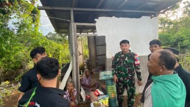 Babinsa dan Komunitas Motor Berikan Bantuan Sembako kepada Lansia