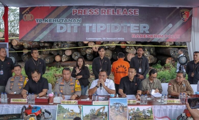 Bareskrim Polri Bongkar Kasus Ilegal Logging di Murung Raya Bareskrim Polri Bongkar Kasus Ilegal Logging di Murung Raya