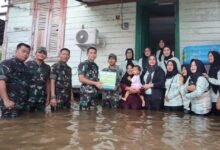 TNI Buktikan Kepedulian dan Solidaritas kepada Anggotanya yang Terdampak Banjir