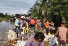 Jalan Rusak di Barito Selatan Diperbaiki Secara Gotong Royong