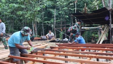 Satgas TMMD dan Warga Berjibaku Mengejar Target Pembangunan di Jingah