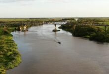 Kopi dan Pentol Laris Manis di Jembatan Jelai