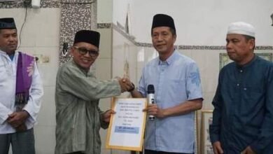 Muhlis Serahkan Bantuan Rp 325 Juta untuk Pembangunan Tempat Ibadah di Gunung Purei