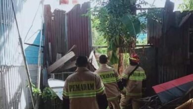 Gegara Tumpukan Sampah, Si Jago Merah Nyaris Lahap Rumah Warga 