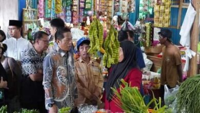 Pj. Bupati Barito Utara Tinjau Harga Sembako, Pastikan Ketersediaan Stok Jelang Lebaran