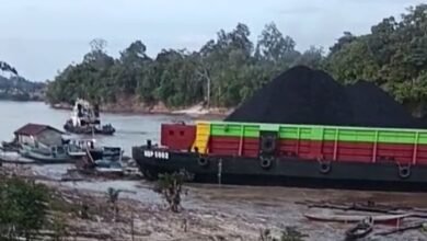 Kapal Tongkang Kembali Mengamuk di Sungai Barito, Kali Ini Terjang Lanting Warga di Benao Hulu