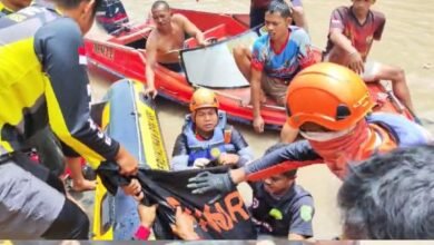 Ibu Rumah Tangga di HSS Terbawa Arus Sungai Saat Mencuci Pakaian