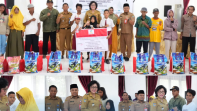 Pj Bupati Lamandau Serahkan Bantuan Asistensi Rehabilitasi Sosial