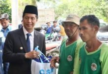 310 Petugas Kebersihan Terima Bingkisan Lebaran