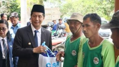 310 Petugas Kebersihan Terima Bingkisan Lebaran