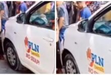 Bocah 5 Tahun Mainkan Rem Tangan Mobil PLN, Tabrak Motor dan Tiang Listrik