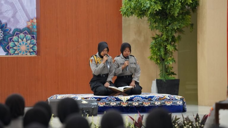 Program Pendidikan Siswa Qur’ani: Cetak Polwan Berprestasi Dengan Keagamaan Kuat