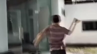 THR Telat Cair, Dua Anggota DPRD Malteng Mengamuk dan Rusak Kantor