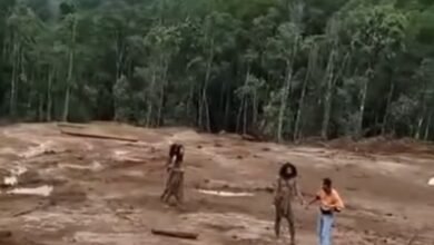 Viral! Suku Togutil di Pedalaman Maluku Datangi Aktivis Tambang