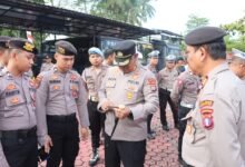 Usai Apel, Kapolres Barito Utara Tiba-tiba Periksa Ponsel Anggota! Ada Apa?