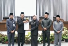 Pj. Bupati Barito Utara Terima Dokumen Pemandangan Umum Fraksi DPRD