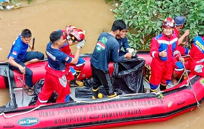 Pemkab Barito Utara Kerja Bakti Bersihkan Sampah di Sekitar Sungai