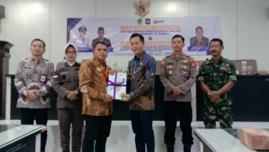 Pj Bupati Barito Utara Serahkan Perda Nomor 3 Tahun 2024 tentang Pajak Daerah dan Retribusi Daerah