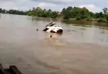 Mobil Fortuner Putih Ditumpangi Polsek Katingan Hulu Terjun ke Sungai