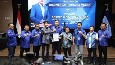 AHY Serahkan Langsung Surat Rekomendasi Partai Demokrat kepada Bakal Calon Bupati Barito Utara