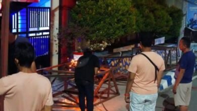 Dinas PUPR Barito Utara Amankan Tiang Baliho Rusak di Jalan A. Yani