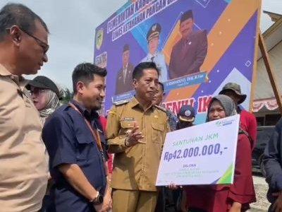 Pj Bupati Barito Utara Serahkan Santunan Program Jaminan Sosial Ketenagakerjaan