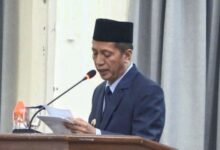Pj. Bupati Barito Utara Bacakan Sambutan Menteri Dalam Negeri pada Pelantikan Anggota DPRD Baru