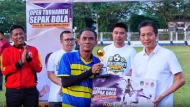 Pj. Bupati Barito Utara Tutup Turnamen U-40 dengan Penyerahan Hadiah Total 27 Juta