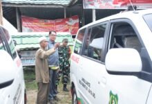 Pj Bupati Kapuas Darliansjah Serahkan Dua Ambulans untuk Desa Bentuk Jaya