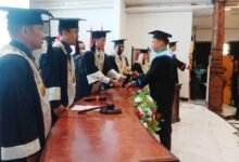 Selamat Wisuda! Pj. Bupati Dorong 63 Lulusan Politeknik Muara Teweh Raih Kesuksesan