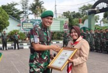 Latifaf Hani Terima Penghargaan atas Dedikasinya sebagai Pembina Pramuka Saka Wira Kartika