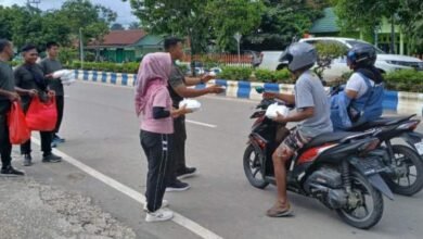 Jumat Berkah: Kodim 1013/Muara Teweh Bagikan Nasi dan Bubur Kacang Hijau