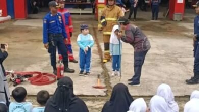 Pendidikan Keselamatan Sejak Dini, Disdamkarmat Barito Utara Ajak PAUD Al-Falah Pahami Bahaya Kebakaran