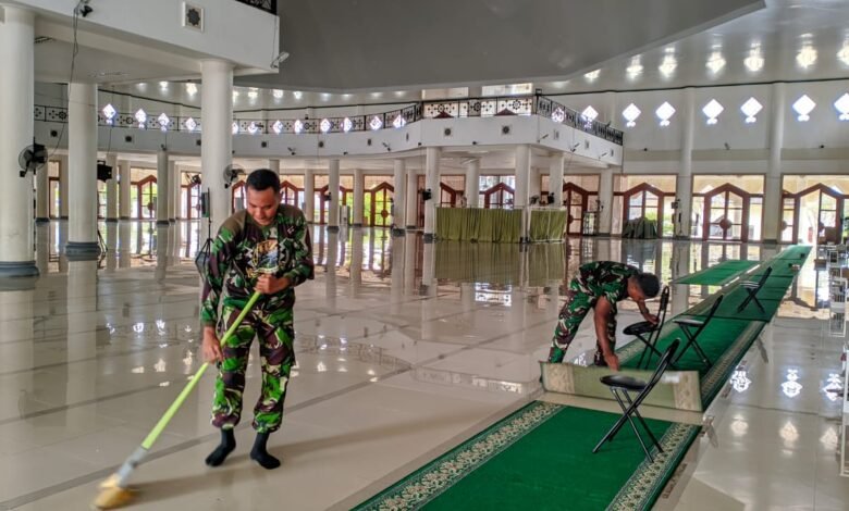 Bersihkan 85 Masjid dan Mushola, Warga: Terima Kasih Kodim 1013 Muara Teweh