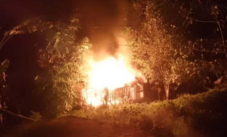 Pondok Kebun di Kelurahan Jambu Terbakar Pondok Kebun di Kelurahan Jambu Terbakar