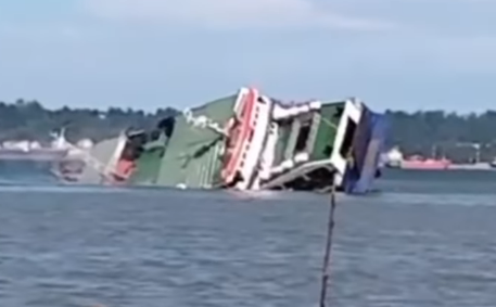 KMP Muchlisa Miring dan Tenggelam di Teluk Balikpapan – Penajam, Ini Penyebab Sementara