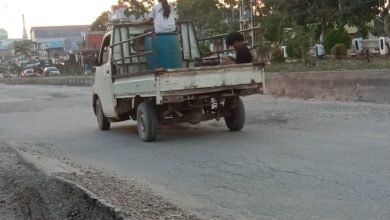 MIRIS! Debu dan Bahaya di Jalan Pangkalan Banteng: Kontras dengan Jalan Nasional yang Mulus